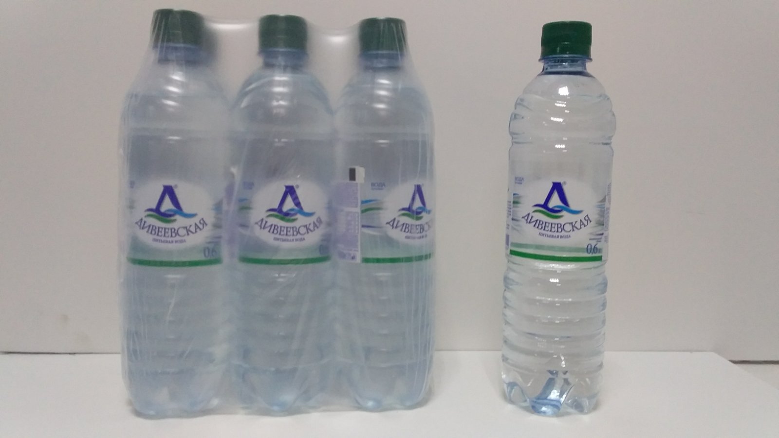 Упаковка Дивеевской воды 0,6 л в ПЭТ бутылках